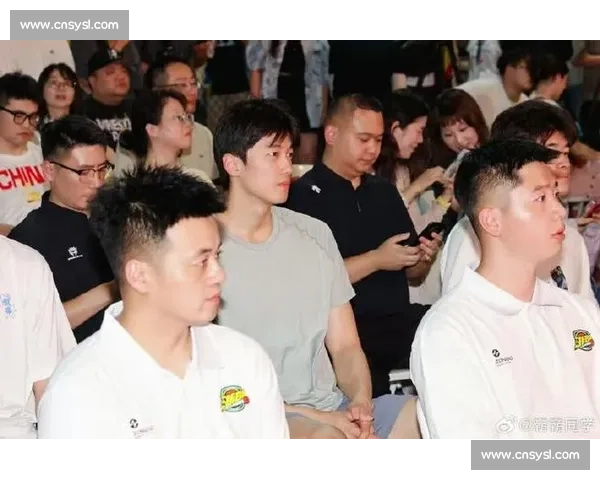 汪顺贾玲跨界联动！运动装同框打网球，握拳合影活力满格